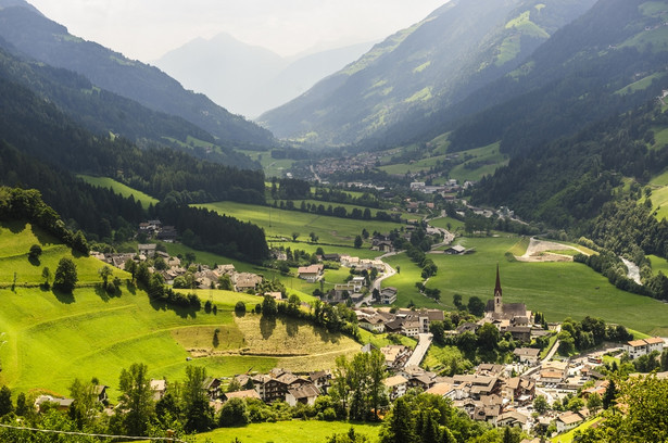19. Bolzano (Włochy), PKB per capita: 146 proc. średniej w UE. Region Południowego Tyrolu z miastem o tej samej nazwie, nazywany bramą Dolomitów. Czerpie duże zyski z turystyki. Na zdjęciu: Val Passiria w Bolzano