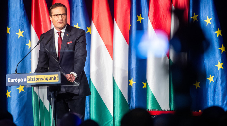 Gyöngyösi Márton, a Jobbik elnöke, európai parlamenti képviselője bejelenti:  Jobbik - Konzervatívokra változtatta nevét a kongresszusán a Jobbik Magyarországért Mozgalom/Fotó: MTI/Balogh Zoltán