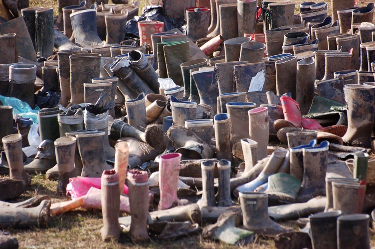 Rosskilde - na zakończenie festiwalu uczestnicy porzucili tysiące kaloszy