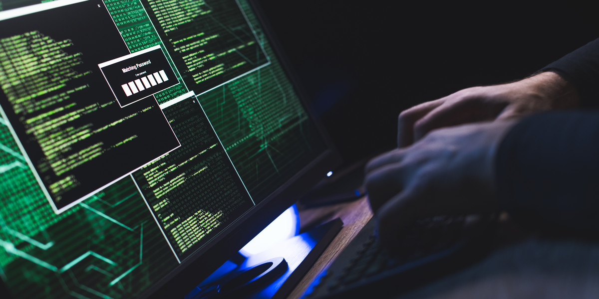 Cyberprzestępcy na niebezpiecznych stronach zachęcają klientów banków do podania swoich danych kontaktowych. 