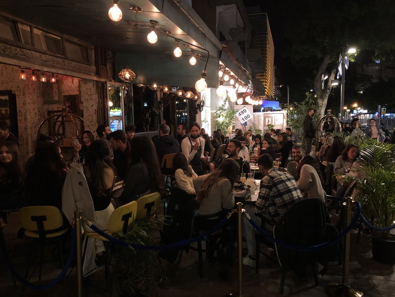 Tel Aviv, otwarte bary i restauracje