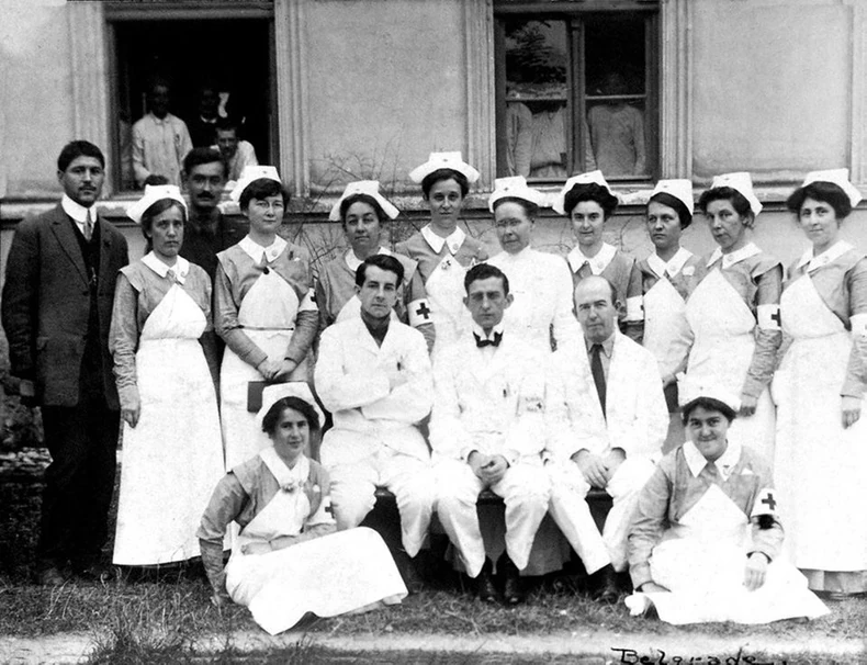 Deo osoblja valjevske ratne bolnice iz 1915. godine