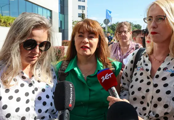 Rozprawa Justyny za pomoc w aborcji odroczona. "Pod sądem bardzo dużo policji"