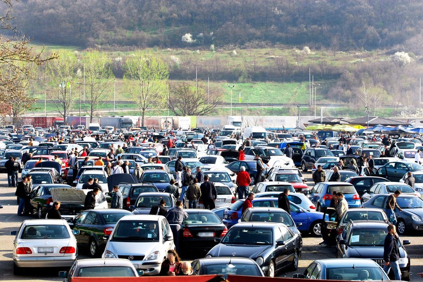 Svake nedelje naša ekipa umesto vas obilazi ovu pijacu i donosi sva vozila koja su se tamo pojavila, sa svim podacima