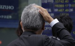 Gwałtowna reakcja rynków na widmo Brexitu. Azjatyckie giełdy w dół, spada złoty, funt najsłabszy od 30 lat