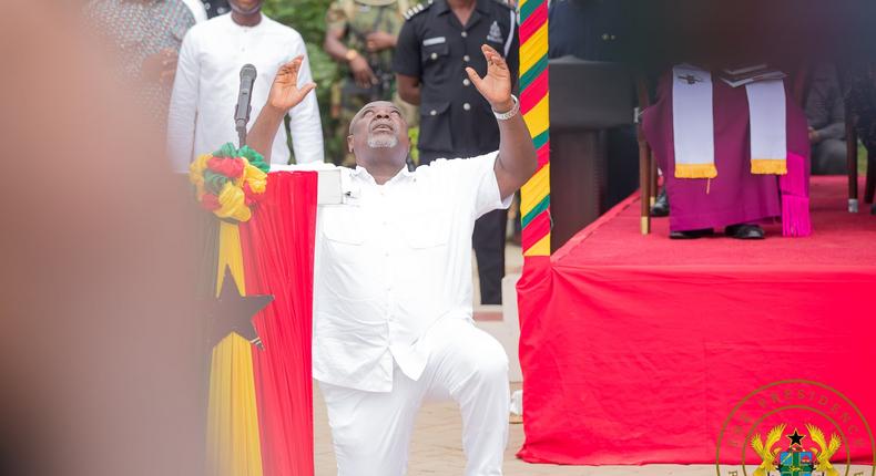 Video: Koku Anyidoho gets emotional, goes on his knees at Asomdwe Park commissioning