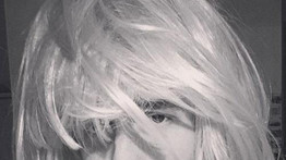 Így néz ki Fluor Tomi hosszú szőke hajjal - fotó!