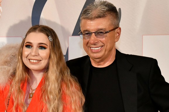 EVO KAKO ZARAĐUJE ĆERKA SAŠE POPOVIĆA Aleksandra pokrenula ozbiljan biznis, sad se pohvalila