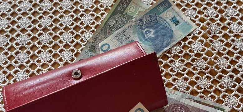 Bon senioralny 2025? Dla kogo? Od kiedy dodatkowe 2000 zł dla osób po 75. roku życia? Kiedy złożyć wniosek o bon senioralny?