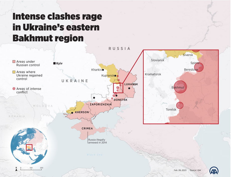 Bachmut w Ukrainie. Kolorem różowym zaznaczono obszary kontrolowane przez Rosjan. 