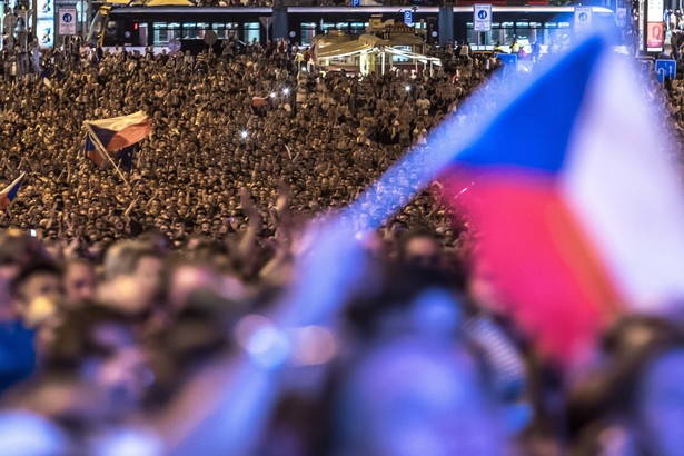 Tysiące ludzi na specjalnym koncercie w rocznicę inwazji na Czechosłowację