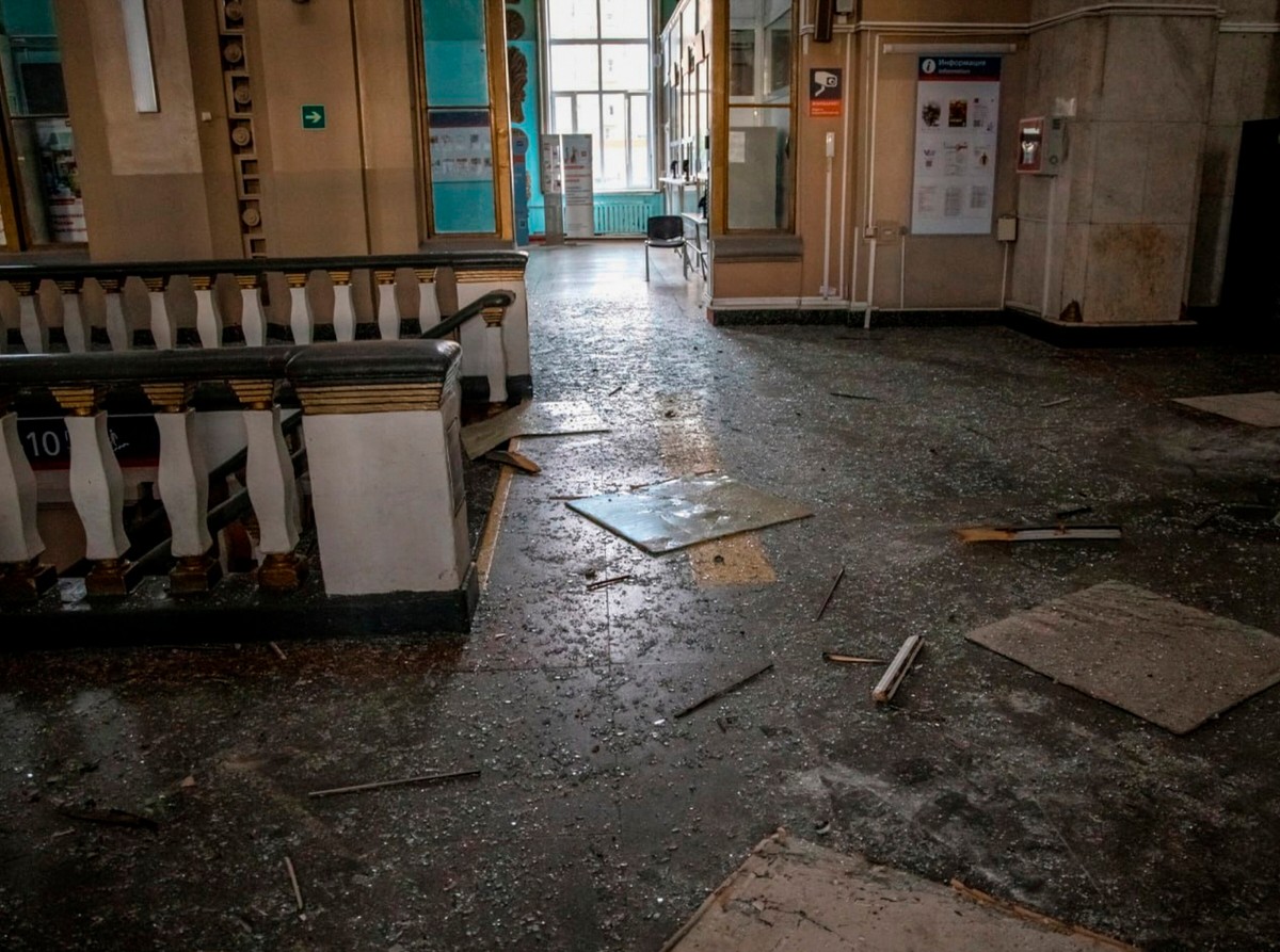 Budynek dworca kolejowego w Kursku, w który miał uderzyć ukraiński dron