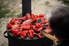 Brdo pečenih paprika se uz ovaj trik naših baka oljušti za 15 minuta