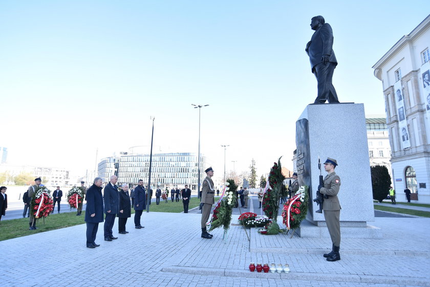 W całej Polsce trwają uroczystości związane z 10. rocznicą katastrofy smoleńskiej