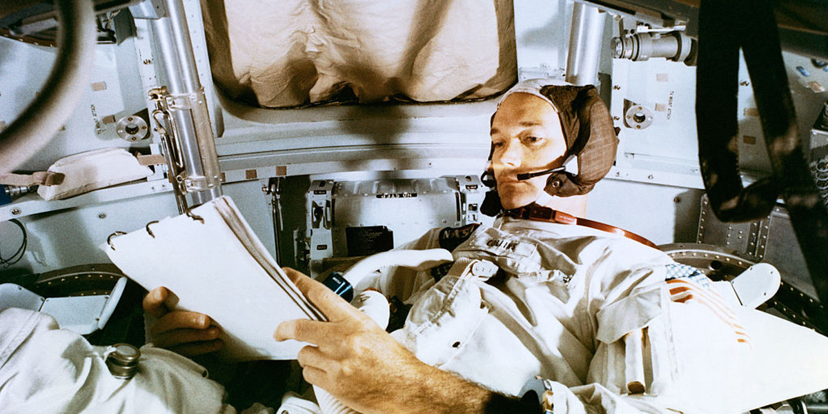 Michael Collins dostał się do NASA w 1963 roku. Wziął udział w misjach Gemini 10 i Apollo 11. Był pilotem modułu dowodzenia w misji Apollo 11.