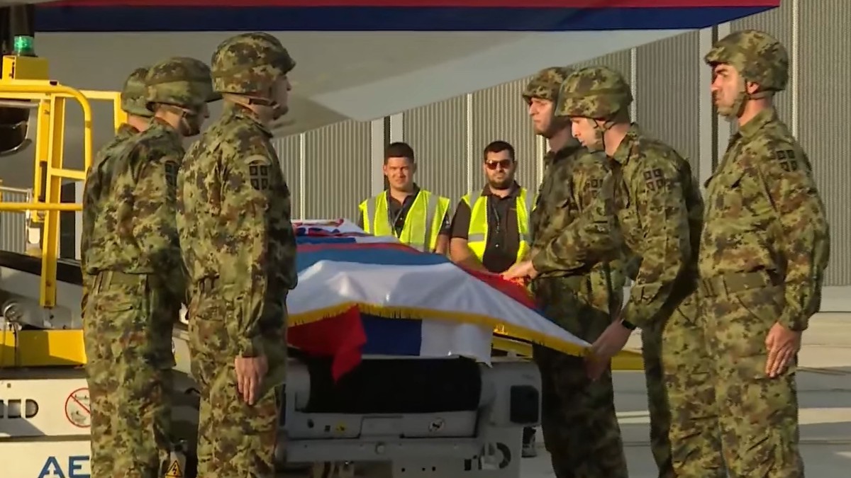 avion sa telom Ratka Mladića sleteo u Srbiju