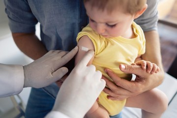 A kisfiam bronchitis-es, beadassam neki az influenza elleni oltást? Vakcinainfó - Az orvos válaszol