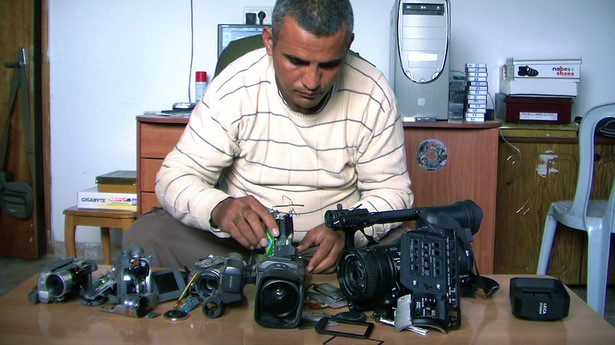 "5 rozbitych kamer" – narzędzia oporu