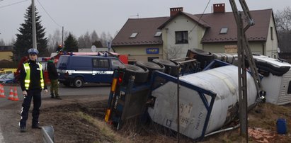 Cysterna wylądowała w rowie