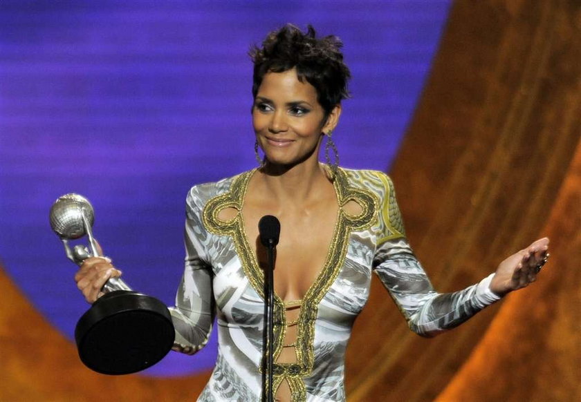 Odważny dekolt Halle Berry