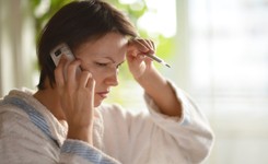 Konflikt o teleporadę z pieniędzmi w tle. NFZ: Zdalne wizyty są nadużywane