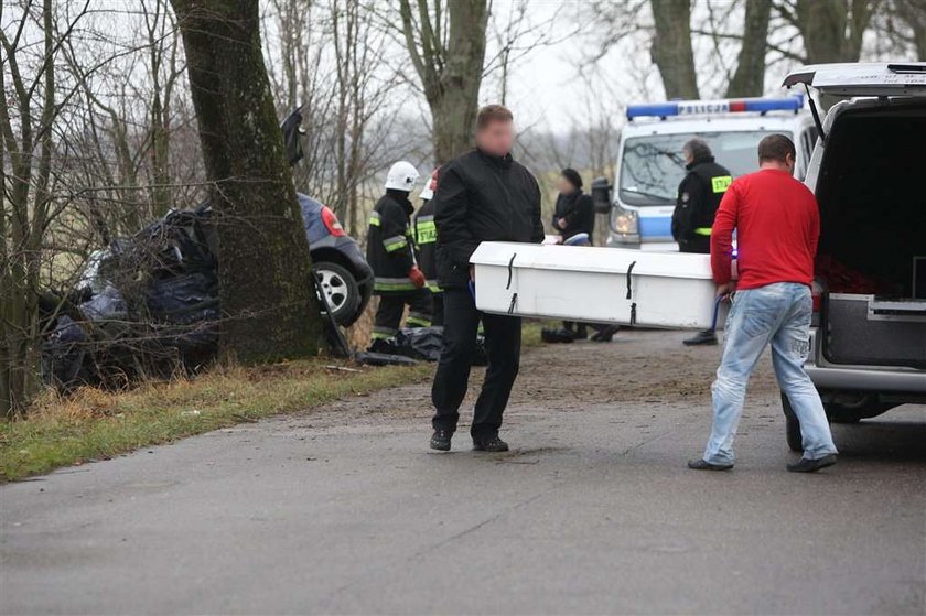 Koszmarny wypadek. Matka zginęła, dzieci walczą o życie!