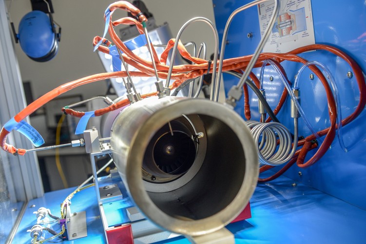 Do dyspozycji naukowców jest także unikalny systemy do wyważania szybko wirujących elementów.  Dzięki niemu w Centrum KEZO będzie można robić  mikroturbiny. <br>Na zdjęciu laboratorium do badania mikroturbin. <br>(mr) PAP/Marcin Obara