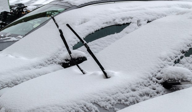 Sneg na kolima - ilustracija