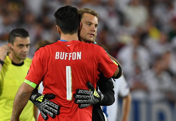 Neuer i Buffon wyczyniali w bramce cuda, ale to Niemiec miał więcej szczęścia