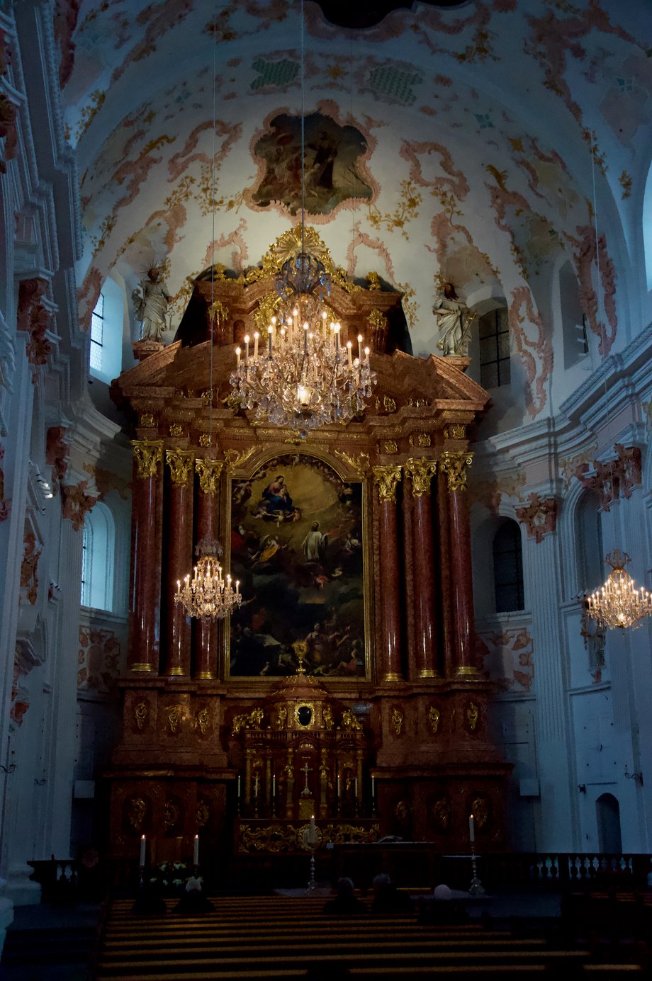 Ponieważ Lucerna leży w katolickiej części Szwajcarii, zachowała się tu barokowa sztuka sakralna, usunięta z innych świątyń w wyniku reformacji.