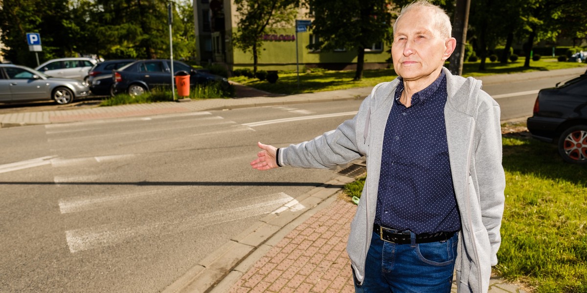 Tak wyglądają przejścia dla pieszych na Giszowcu - żali się Edward  Czajka (79 l.), mieszkaniec osiedla