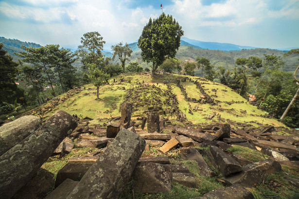 Gunung Padang - najstarsza piramida na świecie znajduje się w Indonezji?