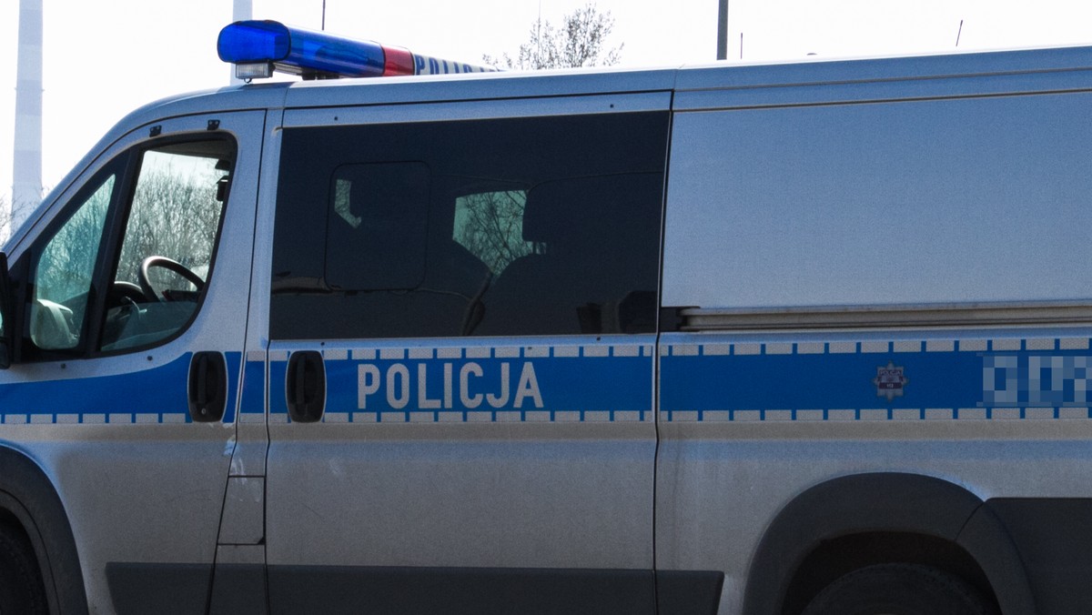 Policja pod nadzorem zakopiańskiej prokuratury prowadzi śledztwo w sprawie ataku nożownika w Bukowinie Tatrzańskiej podczas zabawy sylwestrowej. W wyniku ran zmarł 23-latek z Podkarpacia, sprawca jest poszukiwany - powiedział rzecznik zakopiańskiej policji Roman Wieczorek.