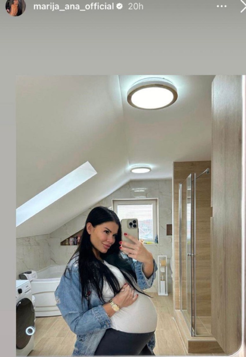 Marija Ana pokazala stomak