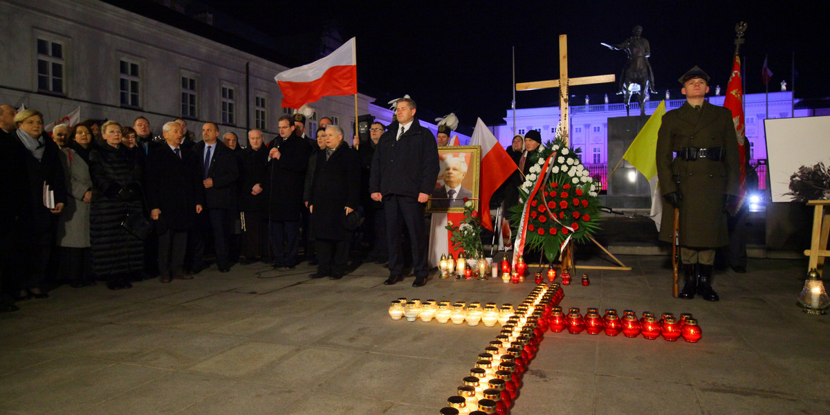 Kaczyński wściekły na Dudę! Poszło o pomnik smoleński