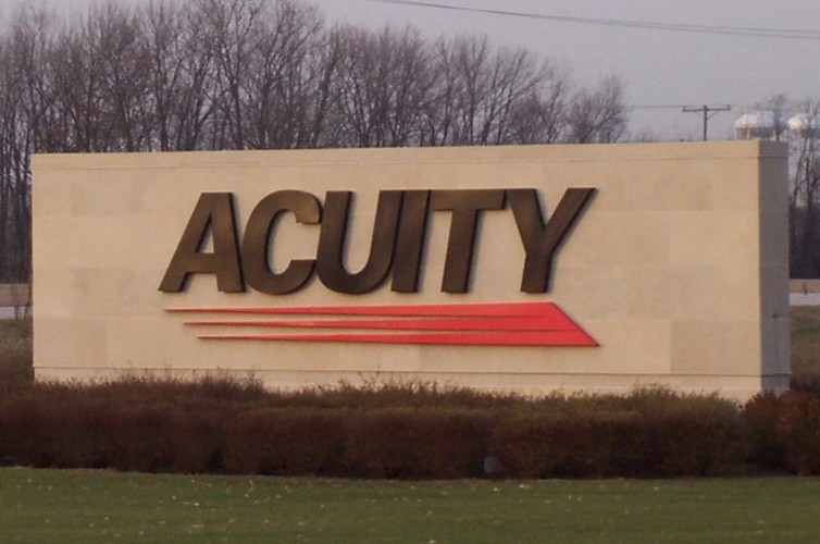 Acuity to firma specjalizująca się w ubezpieczeniach majątkowych i osobowych. W swoim debiucie w rankingu najlepszych pracodawców w USA ubezpieczyciel zajął 3. pozycję. Firma oferuje swoim pracownikom imponujący pakiet socjalny. Wśród dodatkowych korzyści pracowniczych znajdują się takie jak np.: nielimitowany zwrot czesnego, a dla pracowników etatowych pełnopłatne chorobowe.