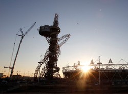 Nowa atrakcja Londynu. Powyginana i dziwna