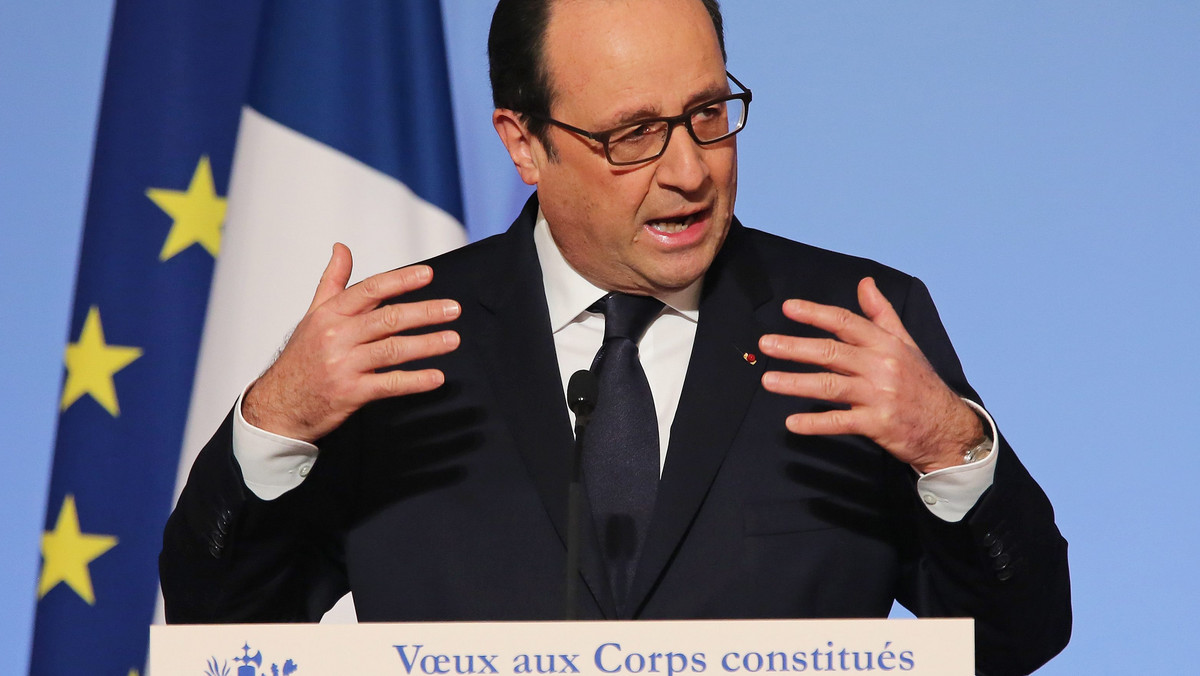 Po zamachach terrorystycznych 7-9 stycznia w Paryżu armia zredukuje w okresie 2015-2019 o 7,5 tysiąca stanowisk mniej niż wcześniej planowano w ramach cięć w wydatkach publicznych - zdecydował prezydent Francji Francois Hollande.