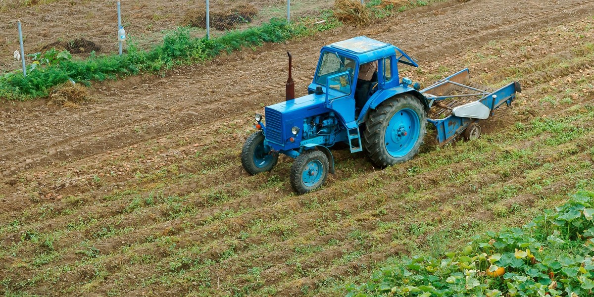 Prusim: tragedia podczas prac polowych. Zmarł 85-latek