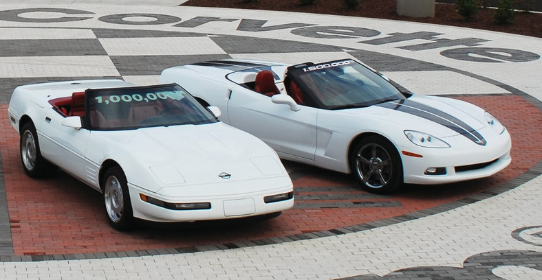 8 Corvette w czarnej dziurze. Wypadek w Muzeum Corvette w Kentucky