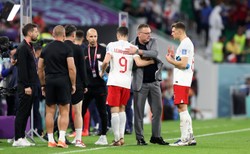 30 milionów dla piłkarzy. Co powinno się stać z tymi pieniędzmi? [SONDA]