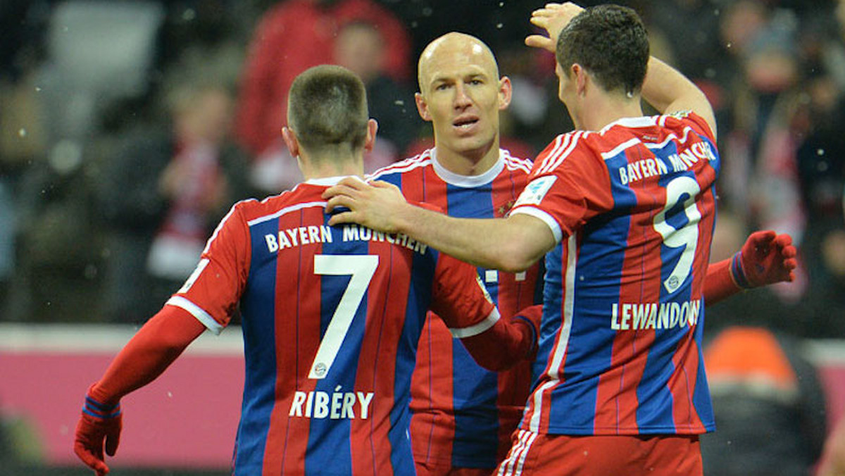 Jeszcze się sezon nie rozpoczął, a stara gwardia Ribery - Robben już stoi pod ścianą. Po kontuzji tego drugiego raczej wiadomo, że Bayern nie zaproponuje mu nowego kontraktu. Holender w poprzednim sezonie rozegrał zaledwie 31 procent możliwych minut.