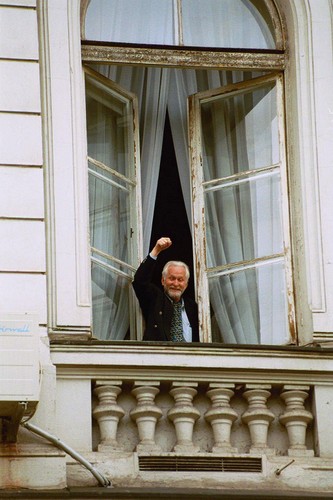 Gabriel Janowski 8 czerwca 2001 roku zajął wrz z grupą posłów i cukrowników kilka sal w kancelarii premiera. Po kilku godzinach policja usunęła protestujących