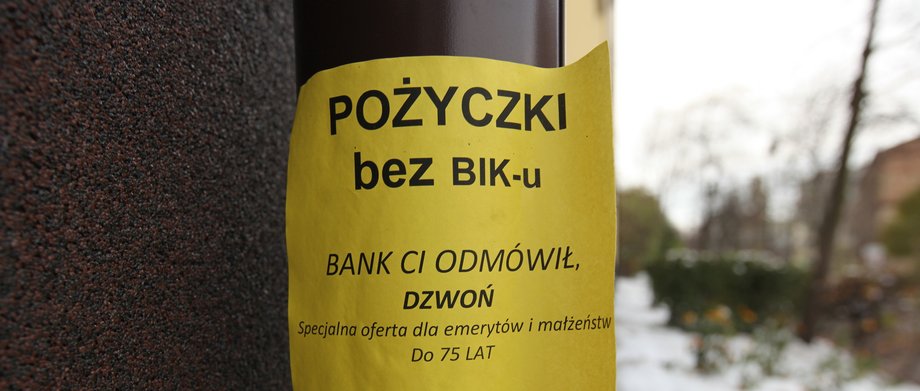 Kiedyś szemrane pożyczki oferowano w ogłoszeniach na słupach, teraz coraz więcej takich ofert pojawia się w sieci, m.in. na mediach społecznościowych