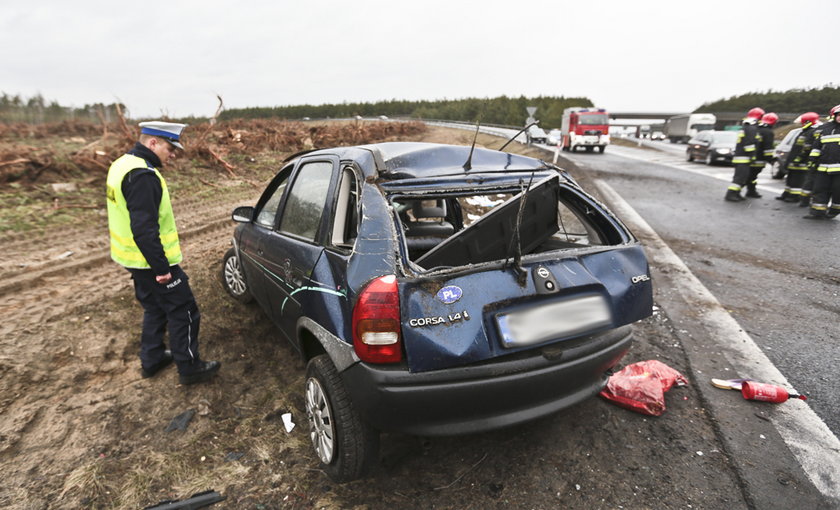 Opel dachował pod Zieloną Górą