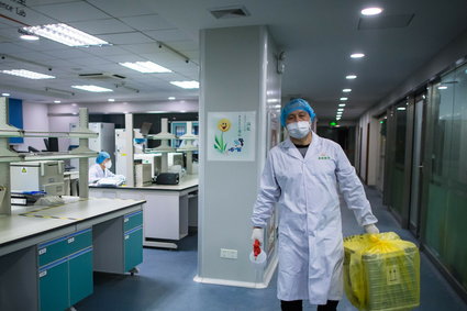 Tajny raport: wyciek z laboratorium przyczyną pandemii koronawirusa