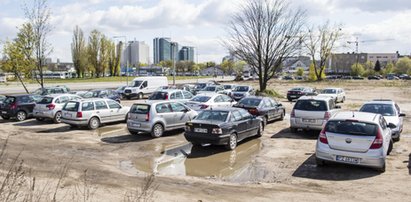 Zabierają ludziom miejsca do parkowania