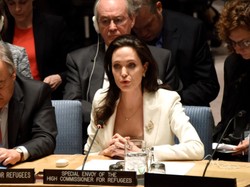 Jak zwykle 100 % kobiecości: Angelina Jolie przed ONZ