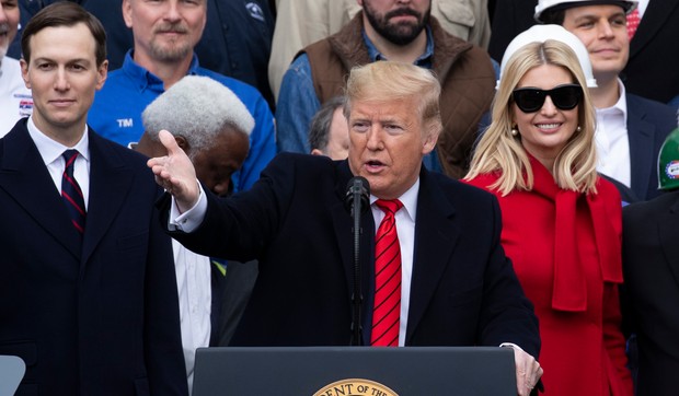 Donald Tramp, Džared Kušner i Ivanka Tramp u Vašingtonu u januaru 2020.