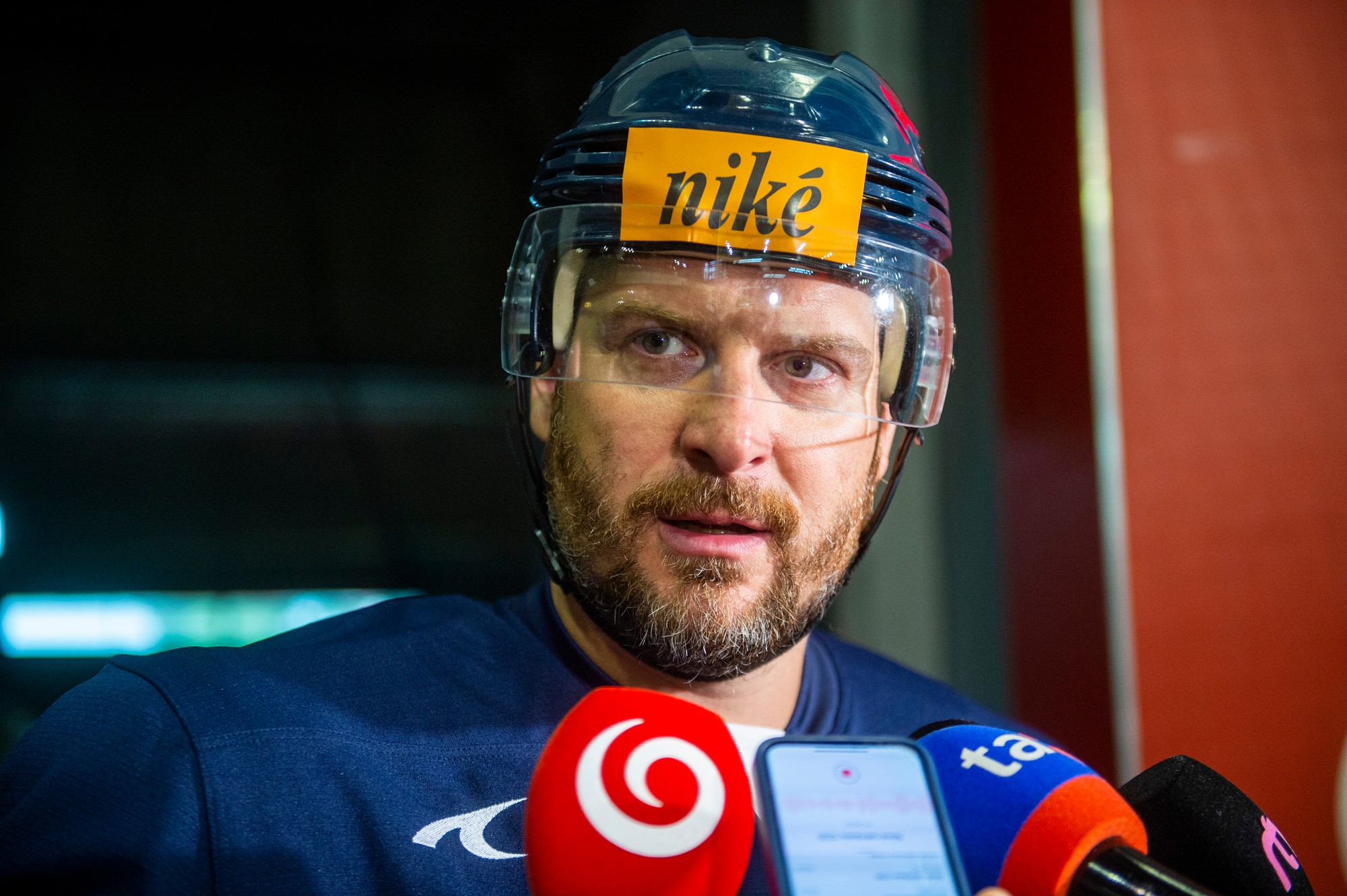 Slovenský hokejový obranca Michal Sersen. 